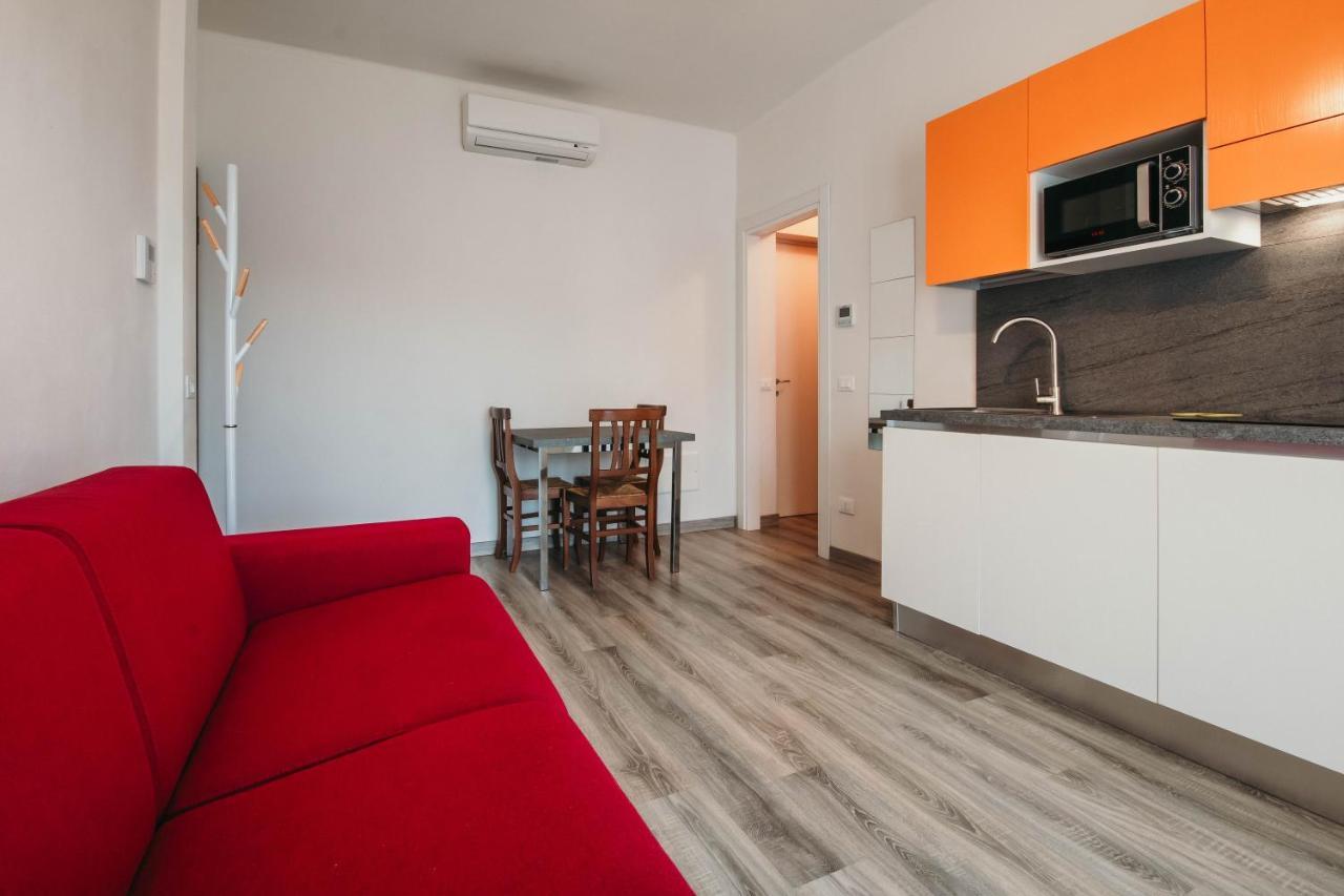 Al 13 Rosso - Lakeside Leisure & Business *